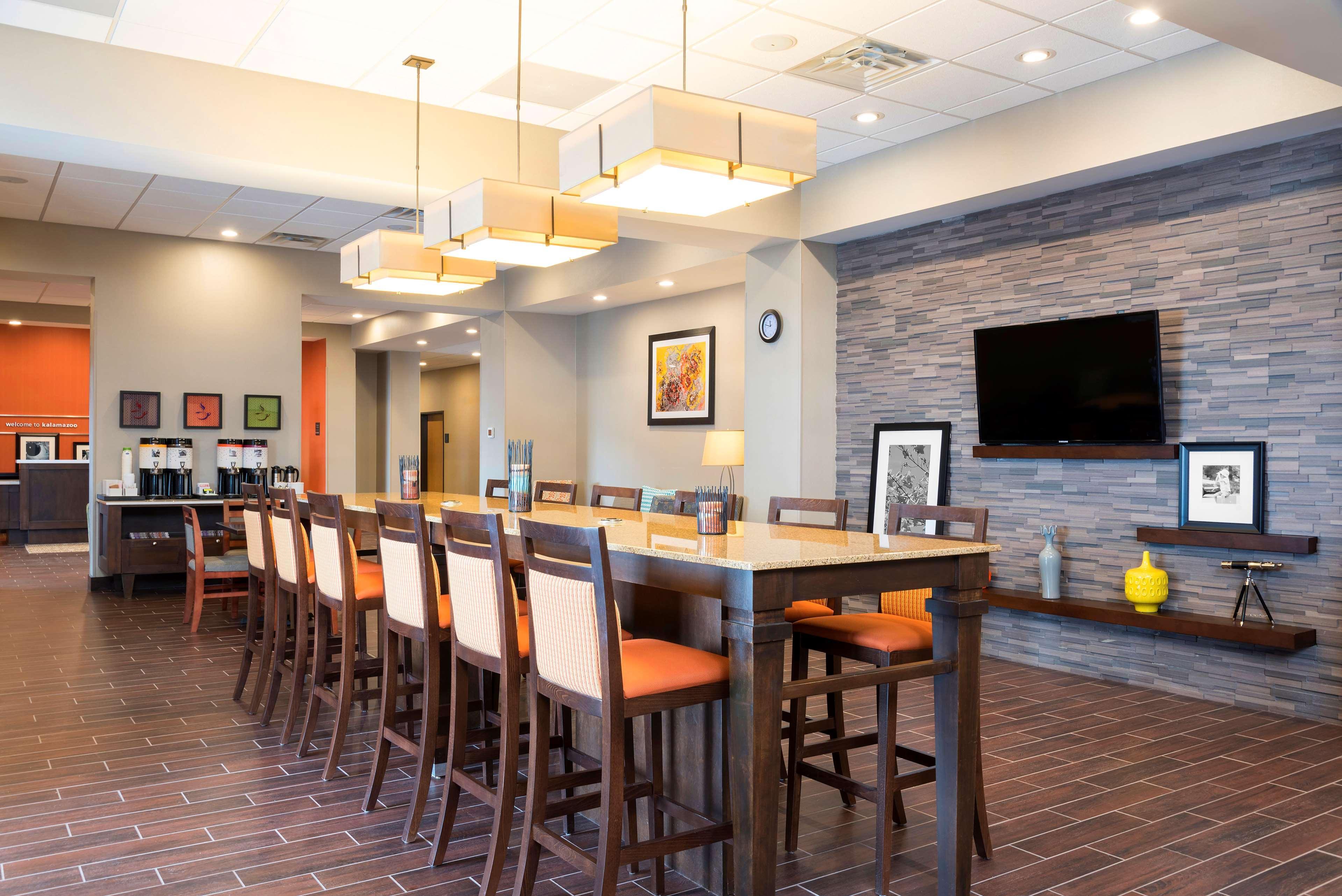 Hampton Inn Kalamazoo Zewnętrze zdjęcie